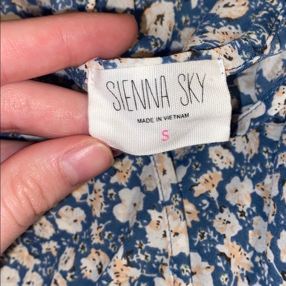 SOLD blue floral cold shoulder top - Picture 4 of 4